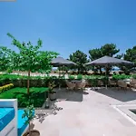 Sentimento Sea Breeze Hotel